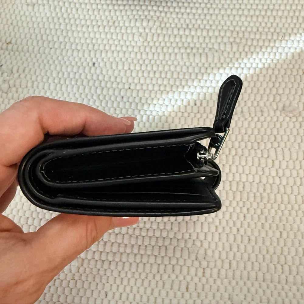 Coach White and Black Signature Wallet - Picture 6 of 9